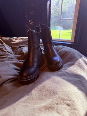 Black Chunky Chelsea Boots